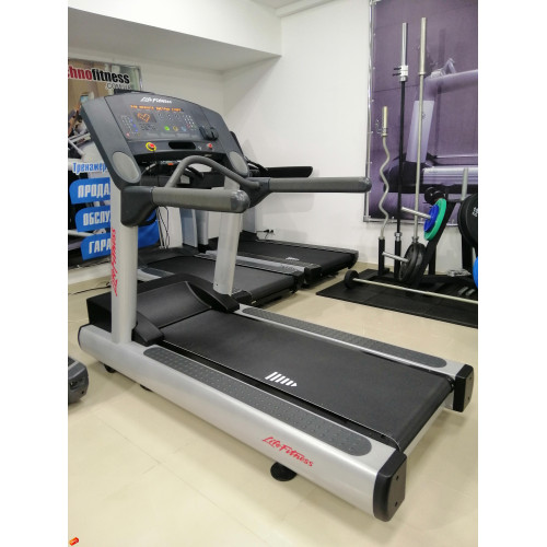 Беговая дорожка  Life Fitness CLST (Б/У) - фото №4